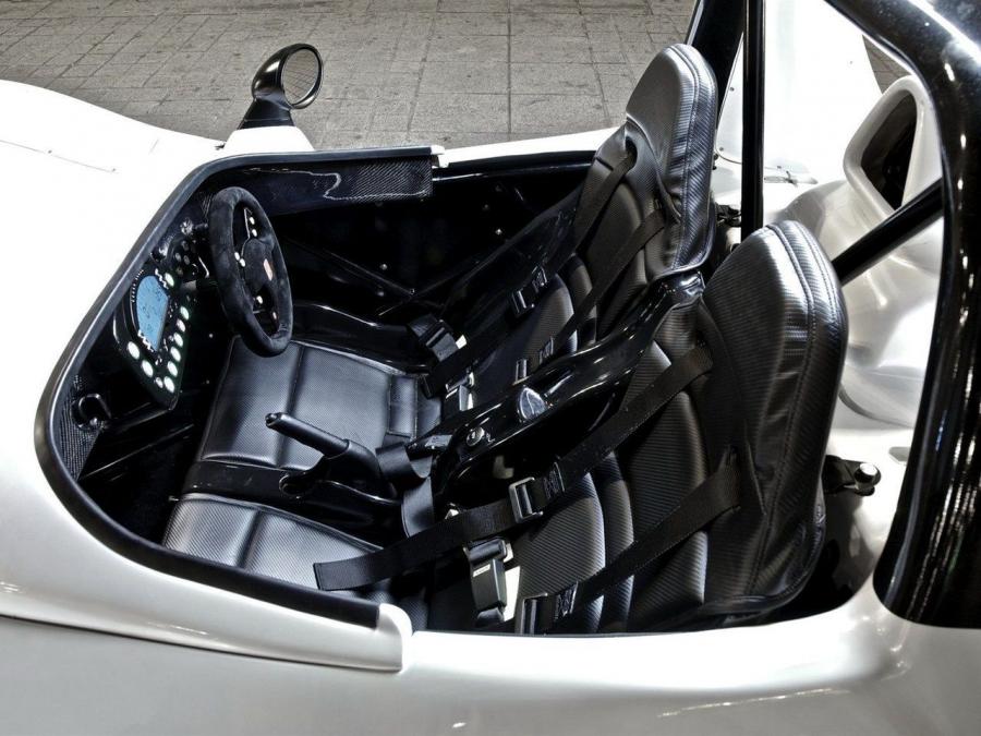 Интерьер Radical SR3 SL 2011 года  (фото 3 из 7)